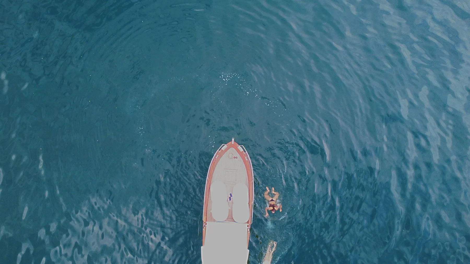 Tour in barca sul Lago di Garda visto dal drone, da Riva del Garda
